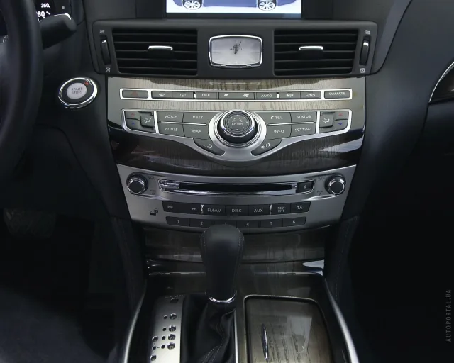 Infiniti M/Q70 седан — 18