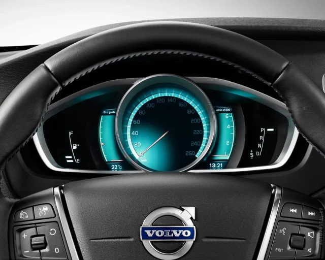 Volvo V40 Cross Country кросовер — 4