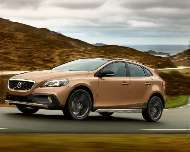 Volvo V40 Cross Country кросовер — 12