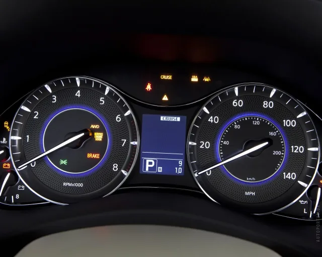 Infiniti QX80 5.6 AT + — 9