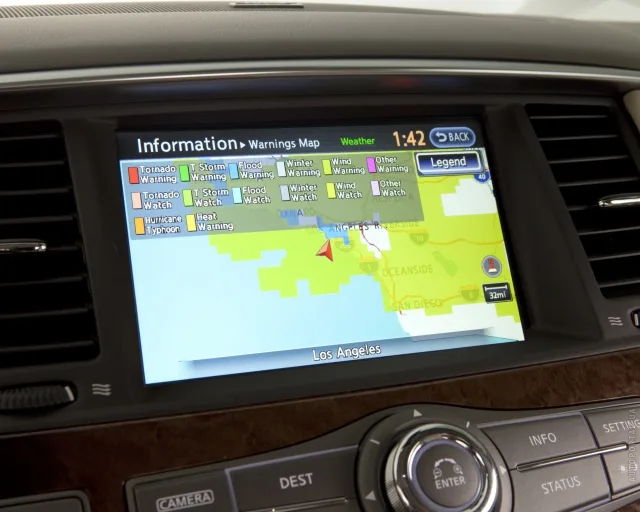 Infiniti QX80 5.6 AT + — 17