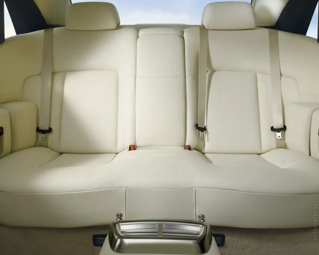 Rolls-Royce Ghost 2010 sedan — 6