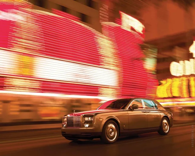 Rolls-Royce Phantom 6.7 AT — 17