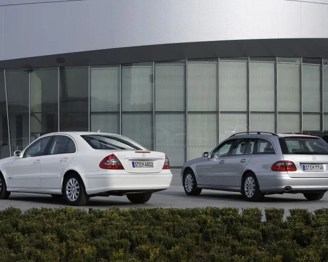 Mercedes-Benz E 320 CDI AT 4Matic — 24