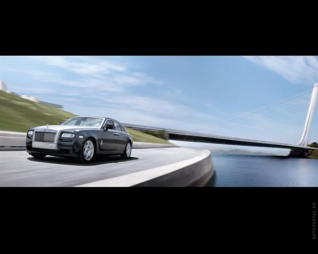 Rolls-Royce Ghost 2010 sedan — 13