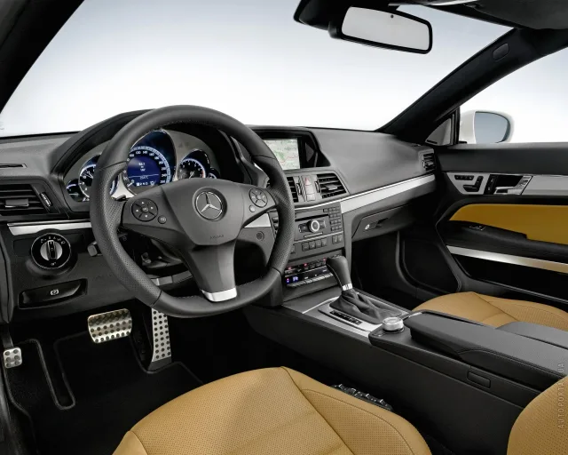 Mercedes-Benz E 200 Coupe BlueEfficiency — 4
