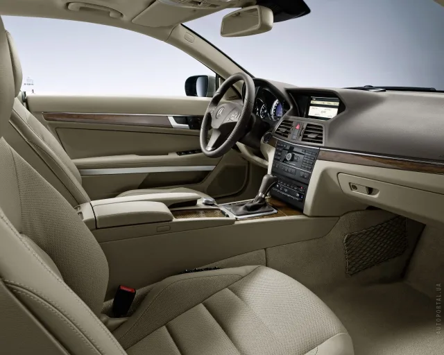 Mercedes-Benz E 200 Coupe BlueEfficiency — 12