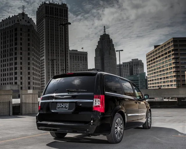 Chrysler Town&Country 3.6 AT S — 7