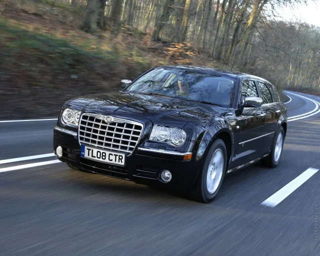 Chrysler 300C Touring універсал — 19
