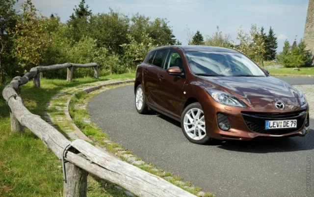 Mazda 3 2012 (Мазда 3) хэтчбек — 16