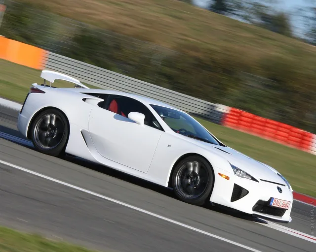 Lexus LFA спорткар — 16