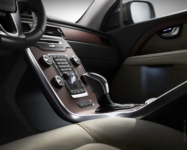 Volvo XC70 2013 (Вольво ХС70) универсал — 4