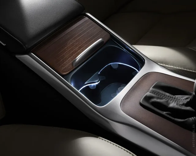 Volvo XC70 2013 (Вольво ХС70) универсал — 3