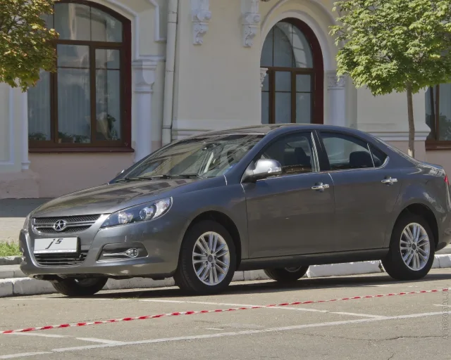JAC J5 седан — 8