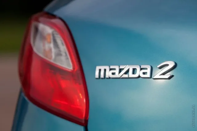 Mazda 2 2010 хетчбек — 11