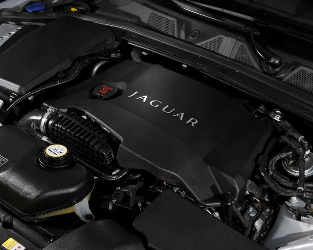 Jaguar XF 3.0D AT — 9