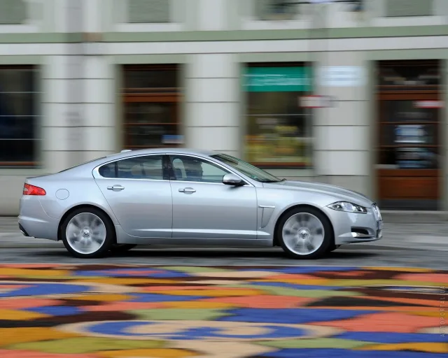 Jaguar XF 3.0D AT — 16