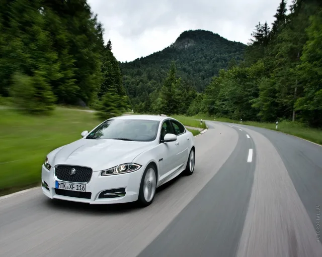 Jaguar XF 3.0D AT — 24