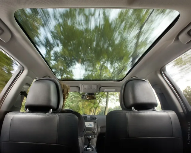 Toyota Avensis Tourer 2009 універсал — 10