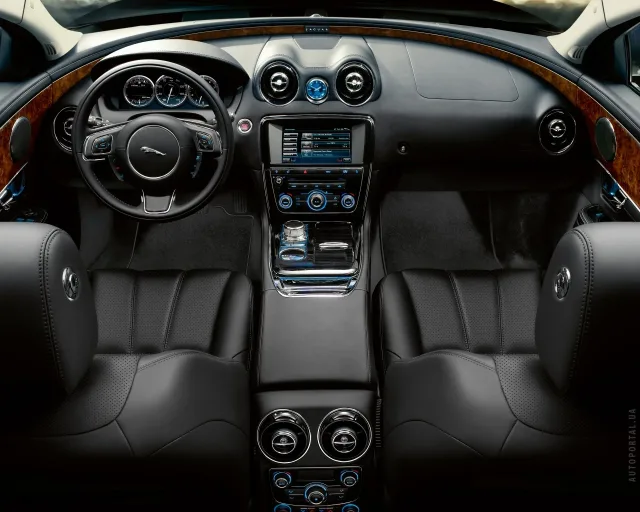 Jaguar XJ (Ягуар Икс Джей) седан — 11