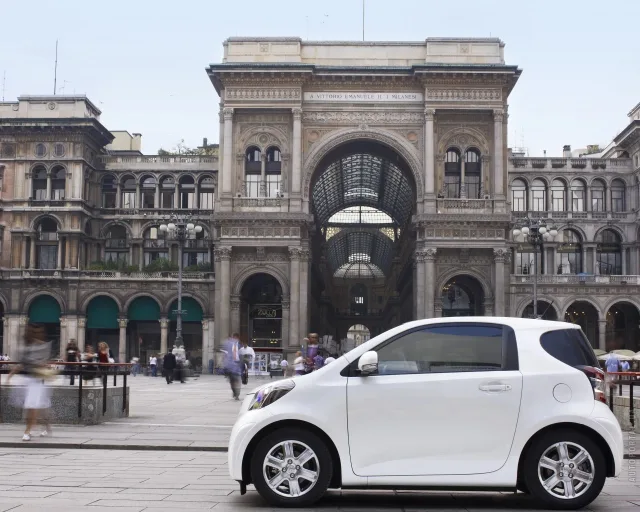 Toyota iQ хетчбек — 20