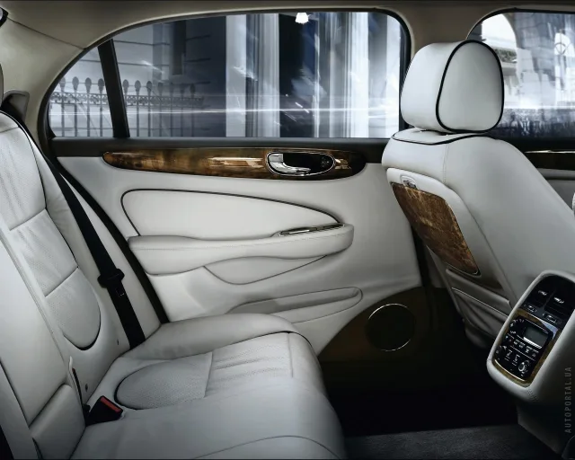 Jaguar XJ 3.5 AT Executive — 6