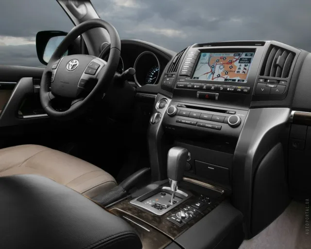 Toyota Land Cruiser 200 2011 позашляховик — 21