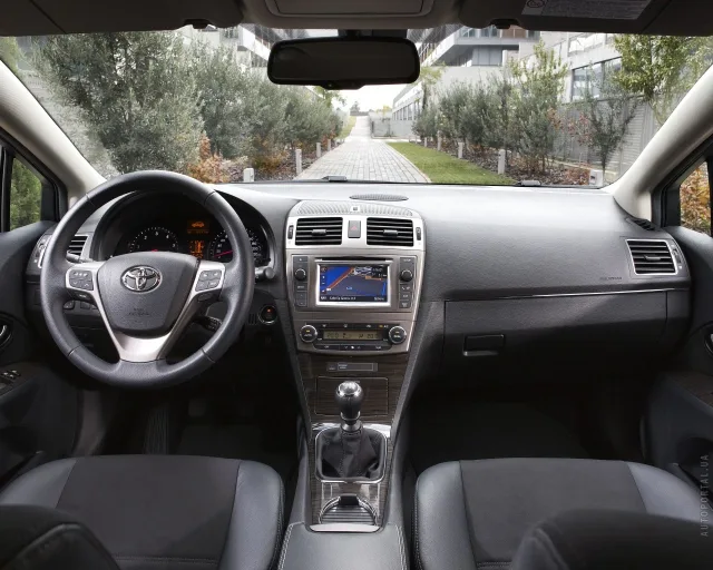 Toyota Avensis Tourer 2012 station wagon — 9