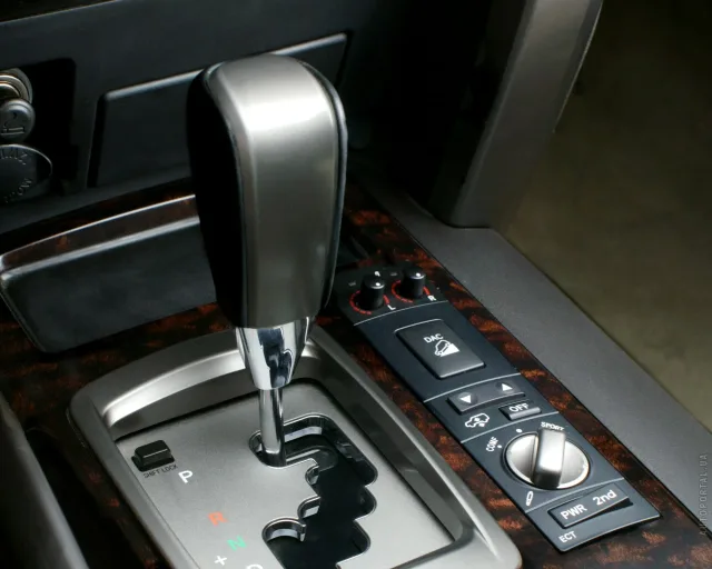 Toyota Land Cruiser 200 2011 позашляховик — 20