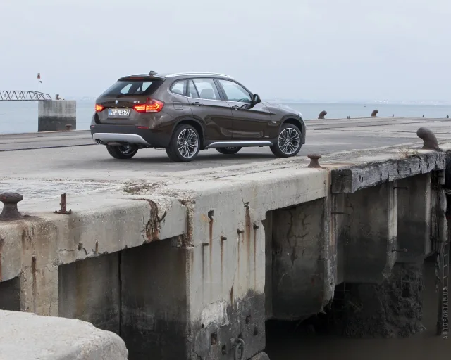 BMW X1 xDrive2.0i MT — 4