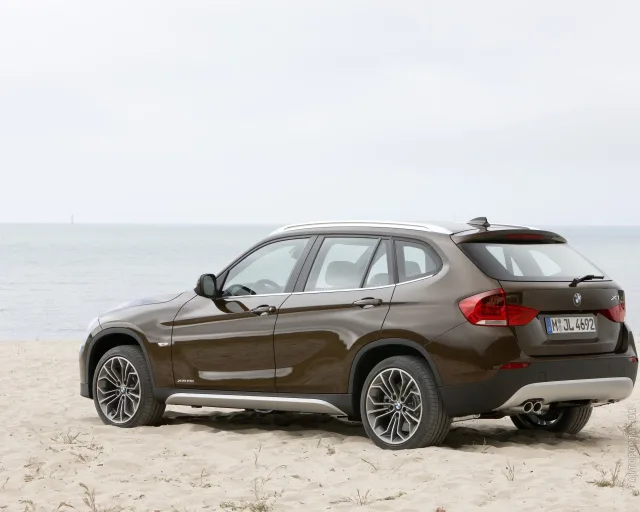 BMW X1 xDrive2.0i MT — 12