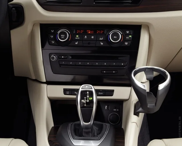 BMW X1 2012 кросовер — 8