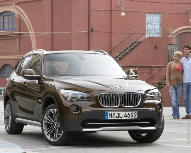 BMW X1 xDrive2.0i MT — 11