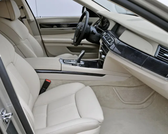 BMW 730d AT — 22