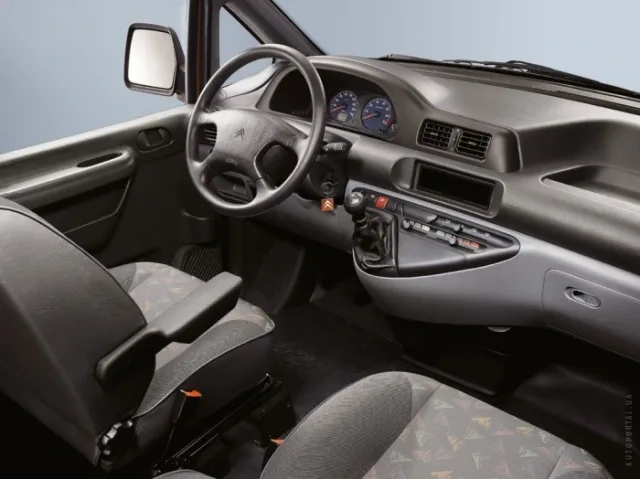 Citroen Jumpy minivan — 3