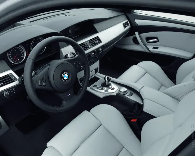 BMW M5 Touring station wagon — 2