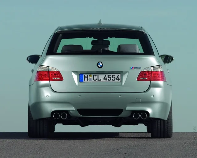 BMW M5 Touring station wagon — 10