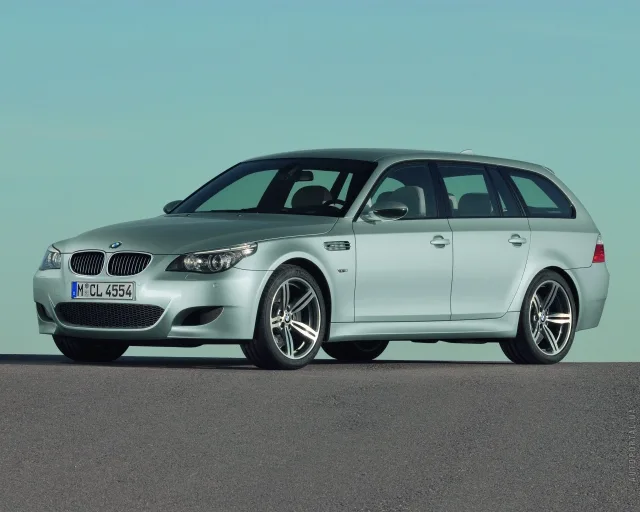 BMW M5 Touring station wagon — 18