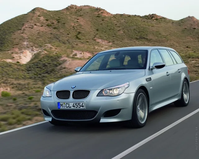 BMW M5 Touring station wagon — 9