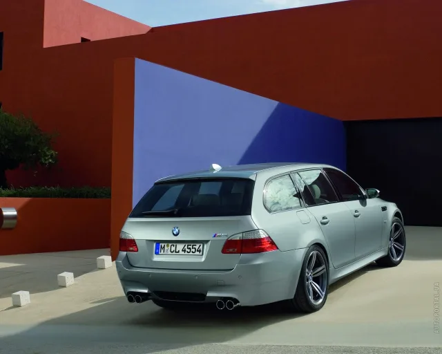 BMW M5 Touring station wagon — 17