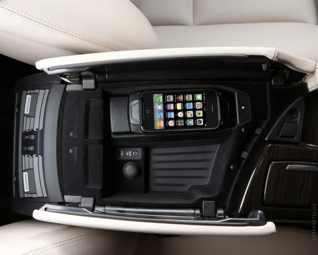 BMW 5 Series F10 sedan — 12