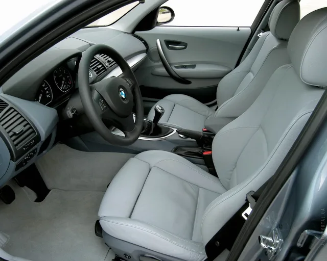BMW 1 Series 2004 (БМВ 1 Серии) 5-ти дверный хетчбэк — 8
