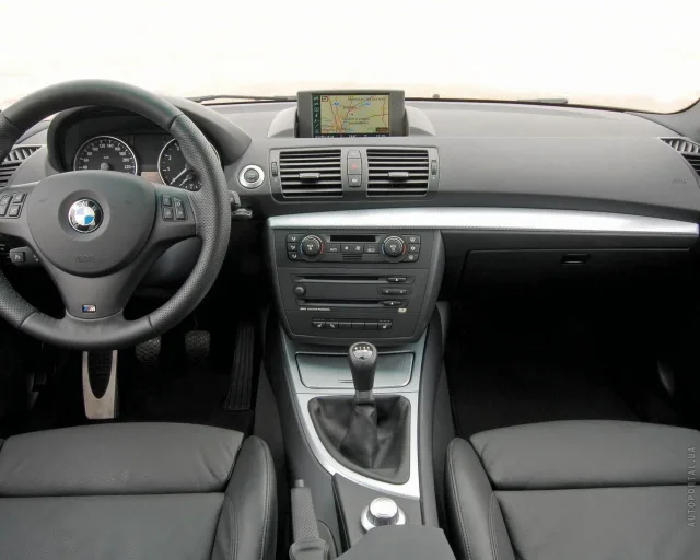 BMW 1 Series 2004 (БМВ 1 Серии) 5-ти дверный хетчбэк — 7
