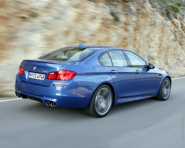BMW M5 4.4T AT — 10