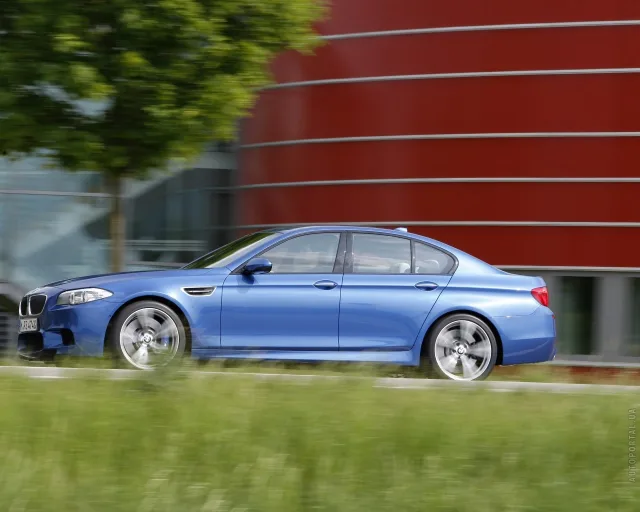 BMW M5 4.4T AT — 18
