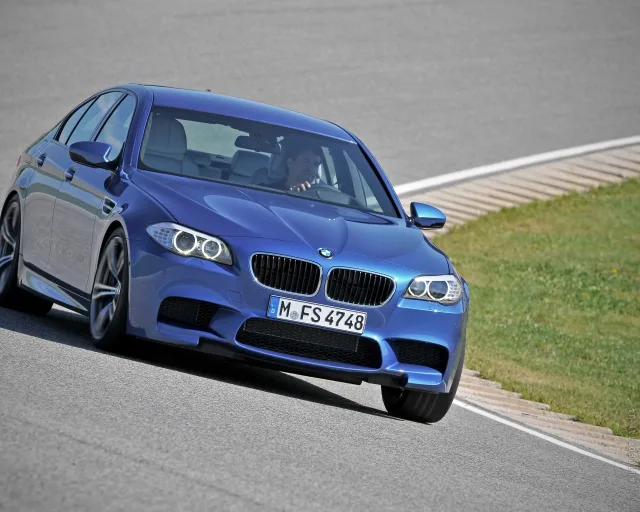 BMW M5 4.4T AT — 9