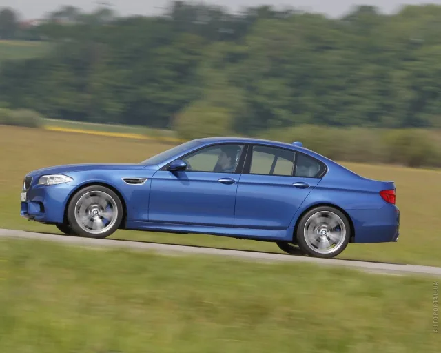 BMW M5 4.4T AT — 25