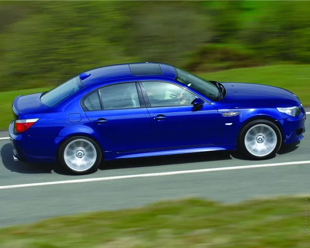 BMW M5 E60 (БМВ М5) седан — 16
