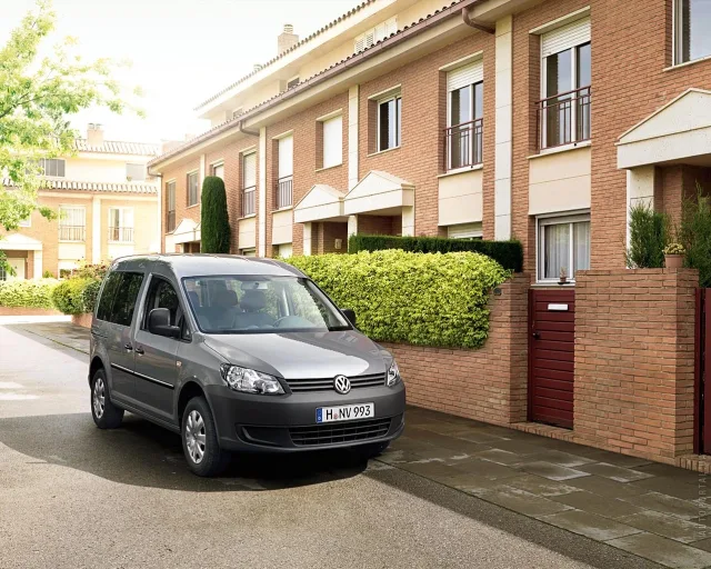 Volkswagen Caddy 2010 (Фольксваген Кадди) микровэн — 11