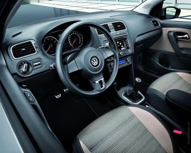 Volkswagen Cross Polo 2010 (Фольксваген Кросс Поло) хэтчбек — 5